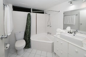 Poinciana Lodges -Ocean Views