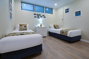 Poinciana Lodges -Ocean Views