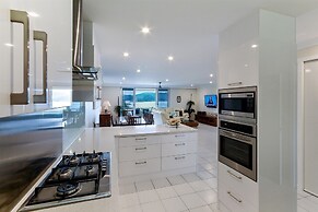 Poinciana Lodges -Ocean Views