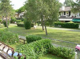 Precious Villa With Private Garden and Barbecue